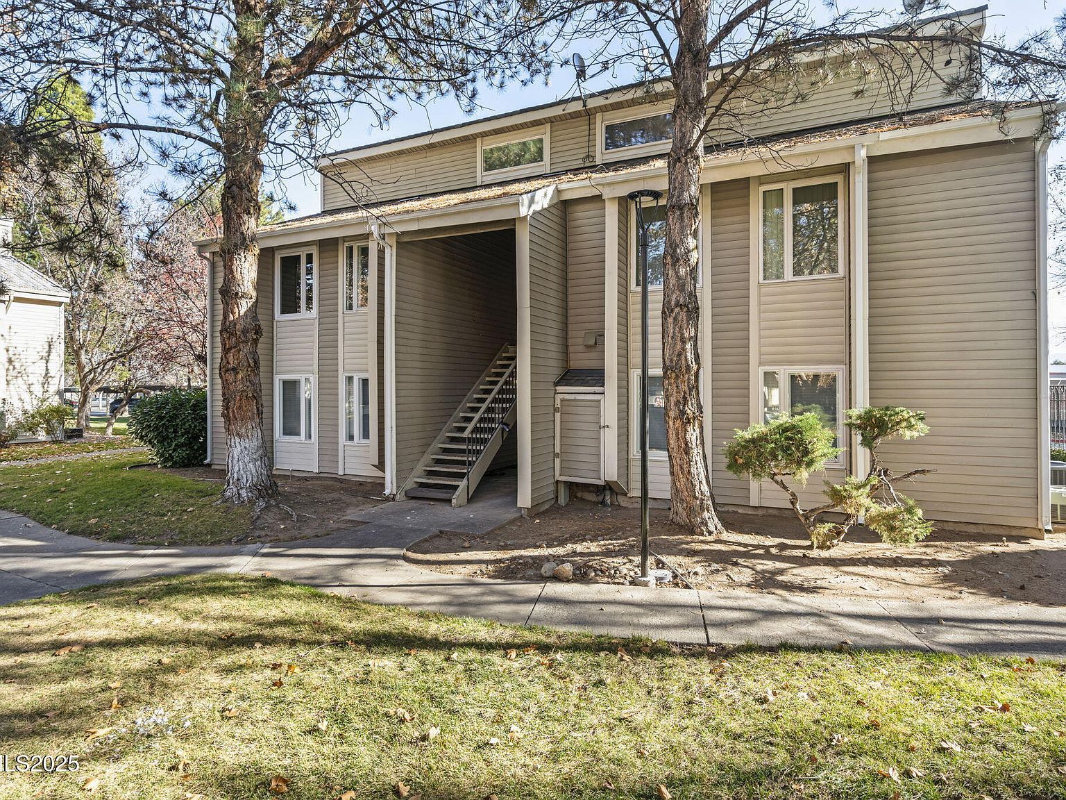 2371 Roundhouse Rd Sparks, NV 89431 - Thumbnail 2