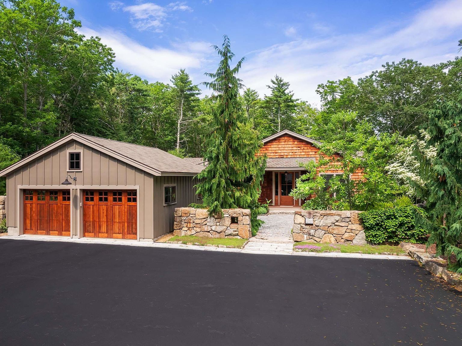 109 Pine Hill Rd Cape Neddick, ME 03902 - Thumbnail 2