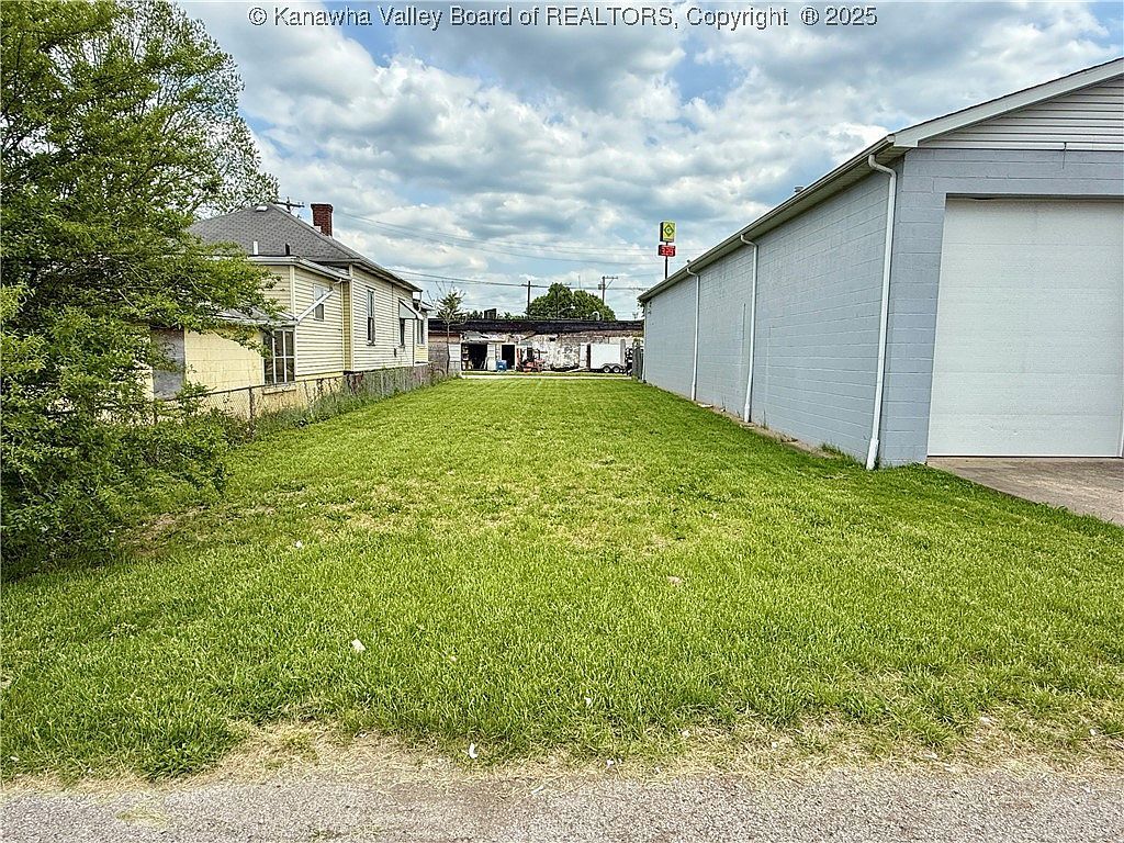 405 11th St Dunbar, WV 25064 - Thumbnail 2