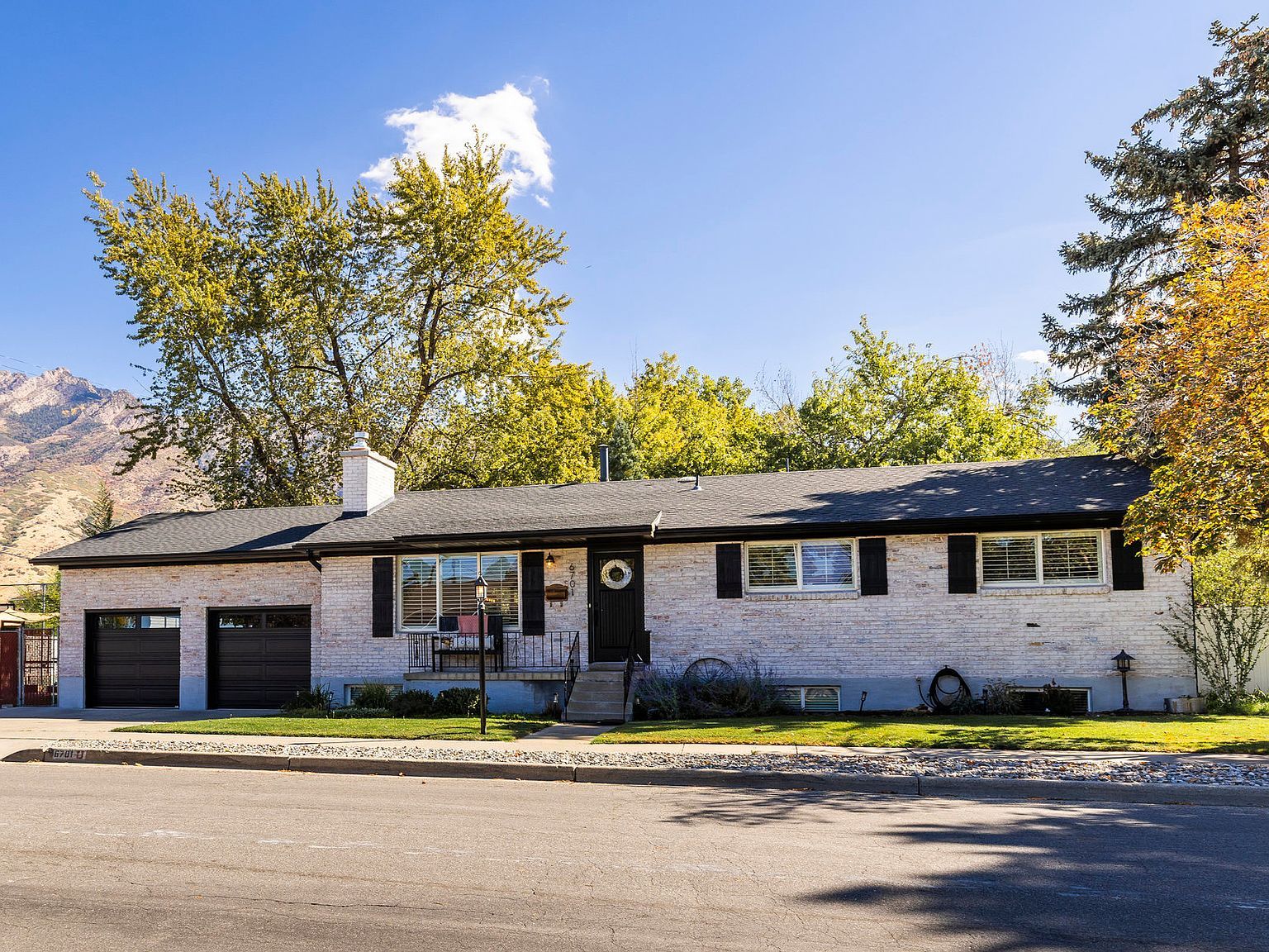 6701 S 2445 E Cottonwood Heights, UT 84121 - Thumbnail 2