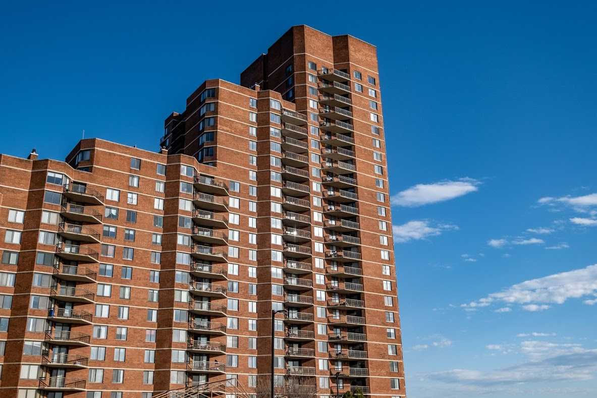 2336 Harmon Cove Tower, Secaucus, NJ, USA, 7094 - Thumbnail 2
