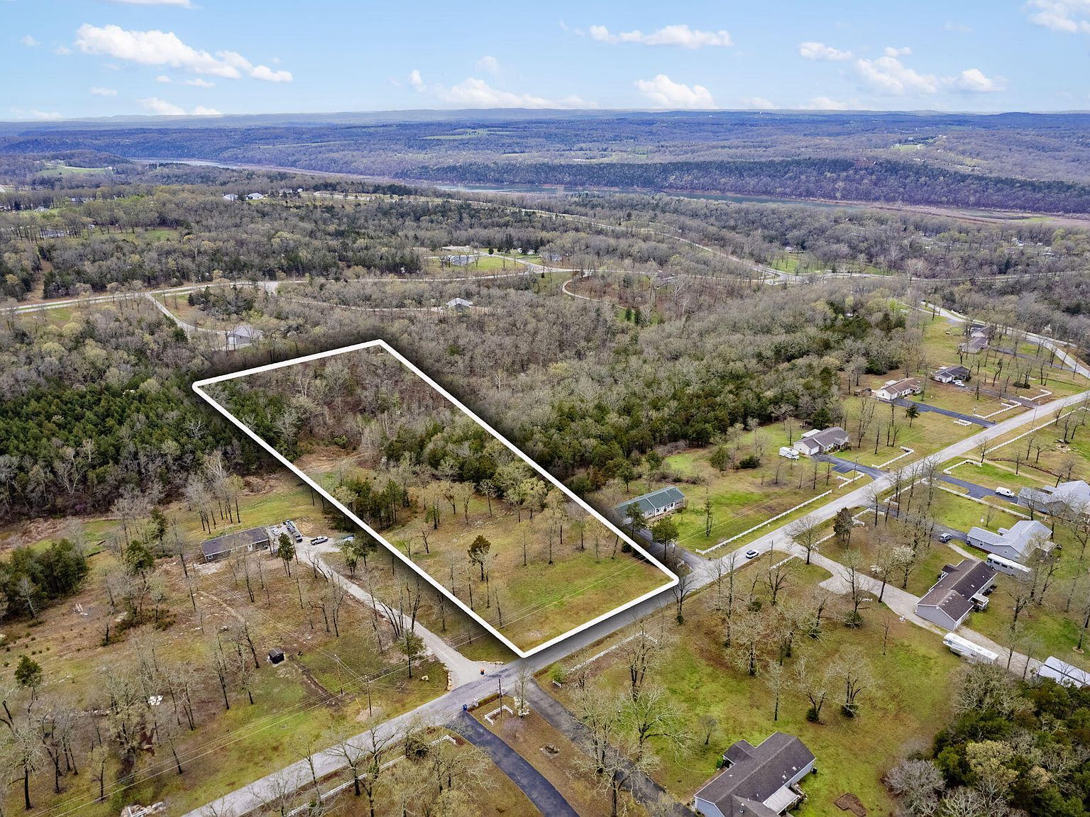 613 Lake Ranch Rd Kissee Mills, MO 65680 - Thumbnail 2