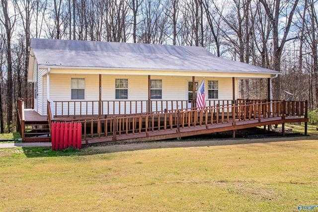 995 Pleasant Country Road, Falkville, AL, USA, 35622  | Single Family