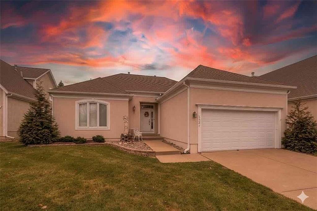 5327 W 122nd Ter Overland Park, KS 66209 - Thumbnail 2