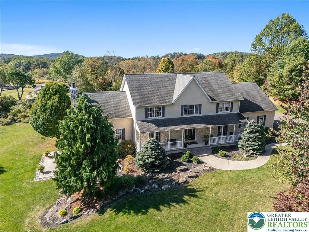 2690 Greens Dr Hellertown, PA 18055 - Thumbnail 2