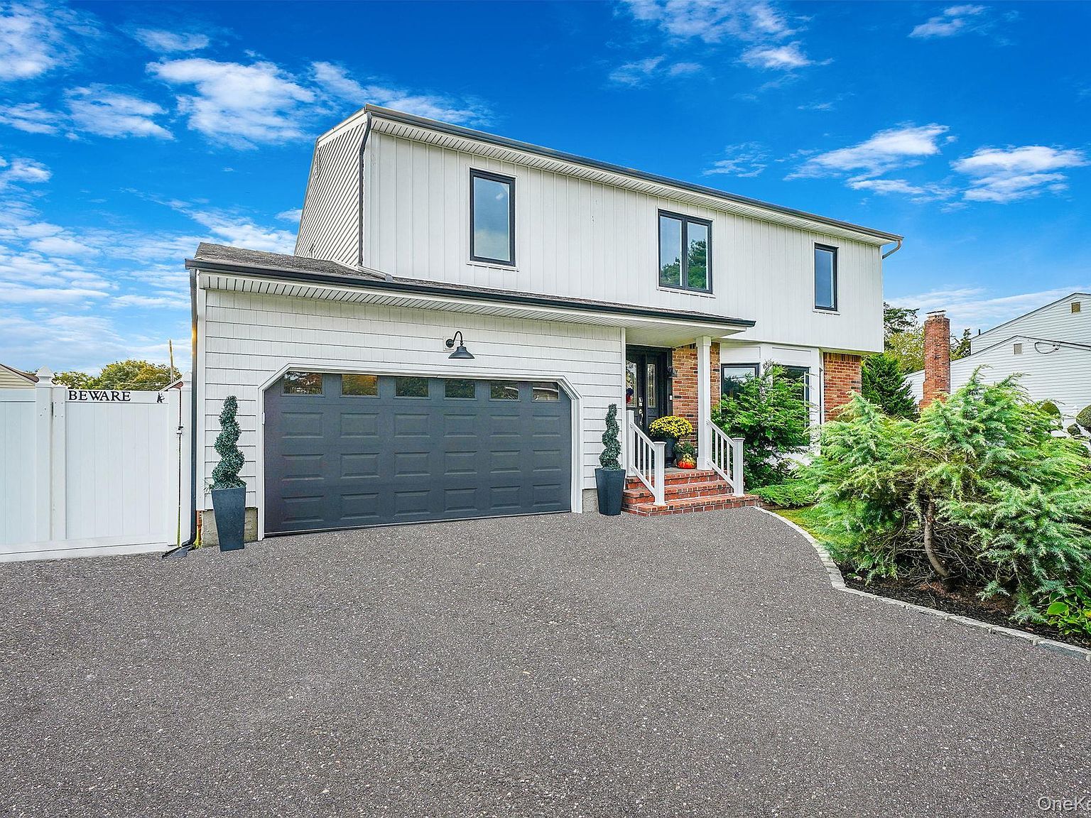 11 Susan Ct Deer Park, NY 11729 - Thumbnail 2