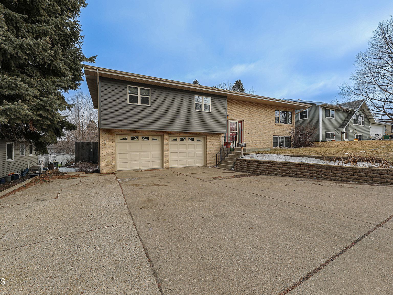 1402 5th Ave NW Mandan, ND 58554 - Thumbnail 2