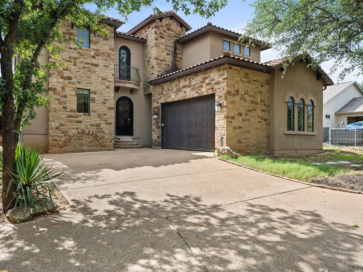 1310 Minnie Dr Austin, TX 78732 - Thumbnail 2