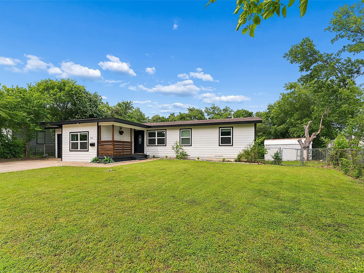 1106 E Strong Pkwy Grand Prairie, TX 75050, 75050