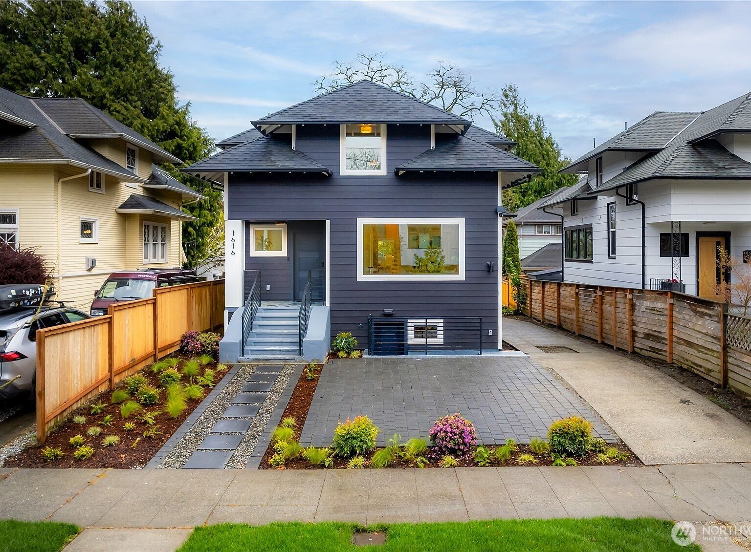 1616 21st Ave Seattle, WA 98122 - Thumbnail 2