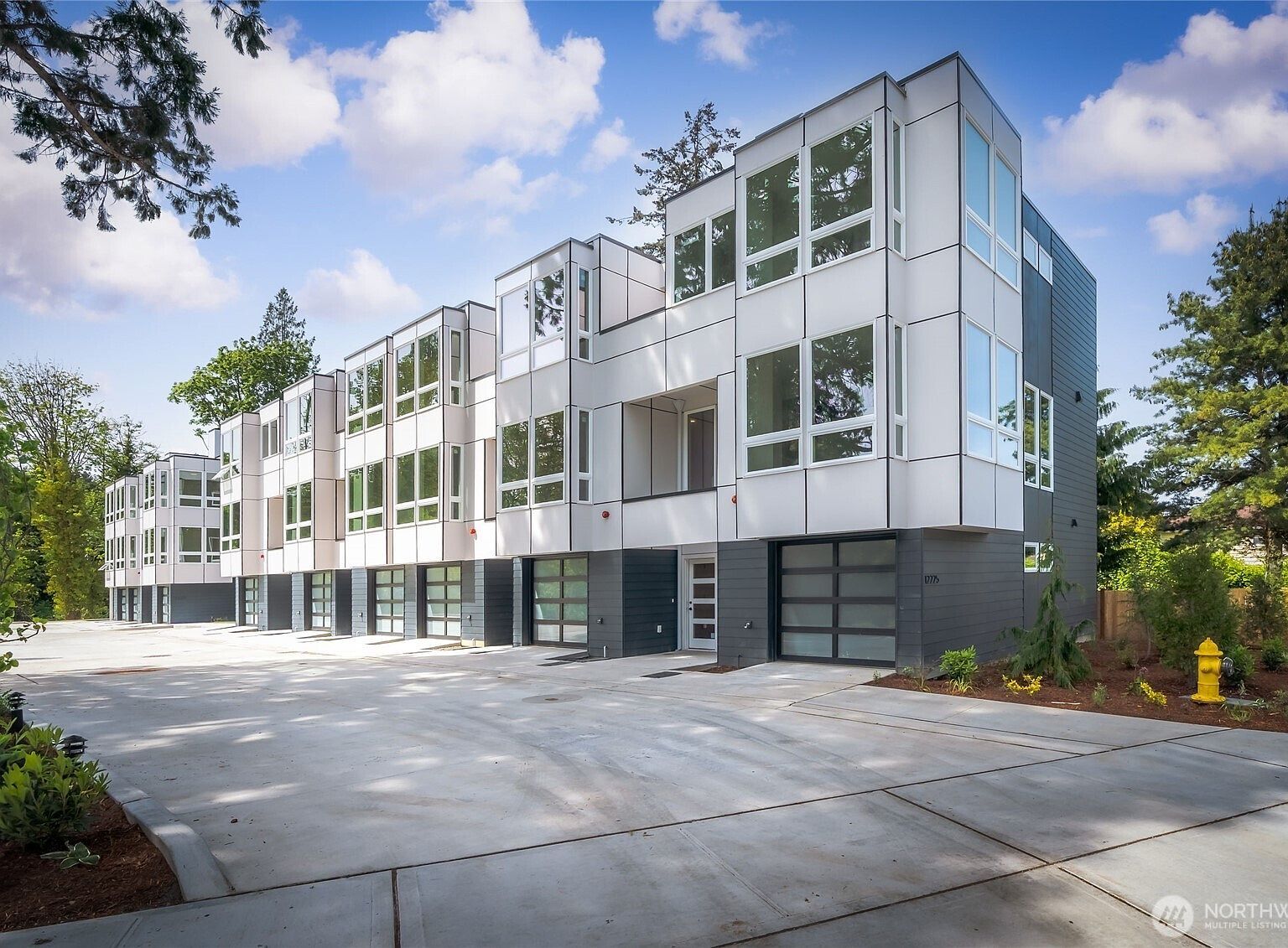 12225 Roseberg Ave S #9 Seattle, WA 98168 - Thumbnail 2