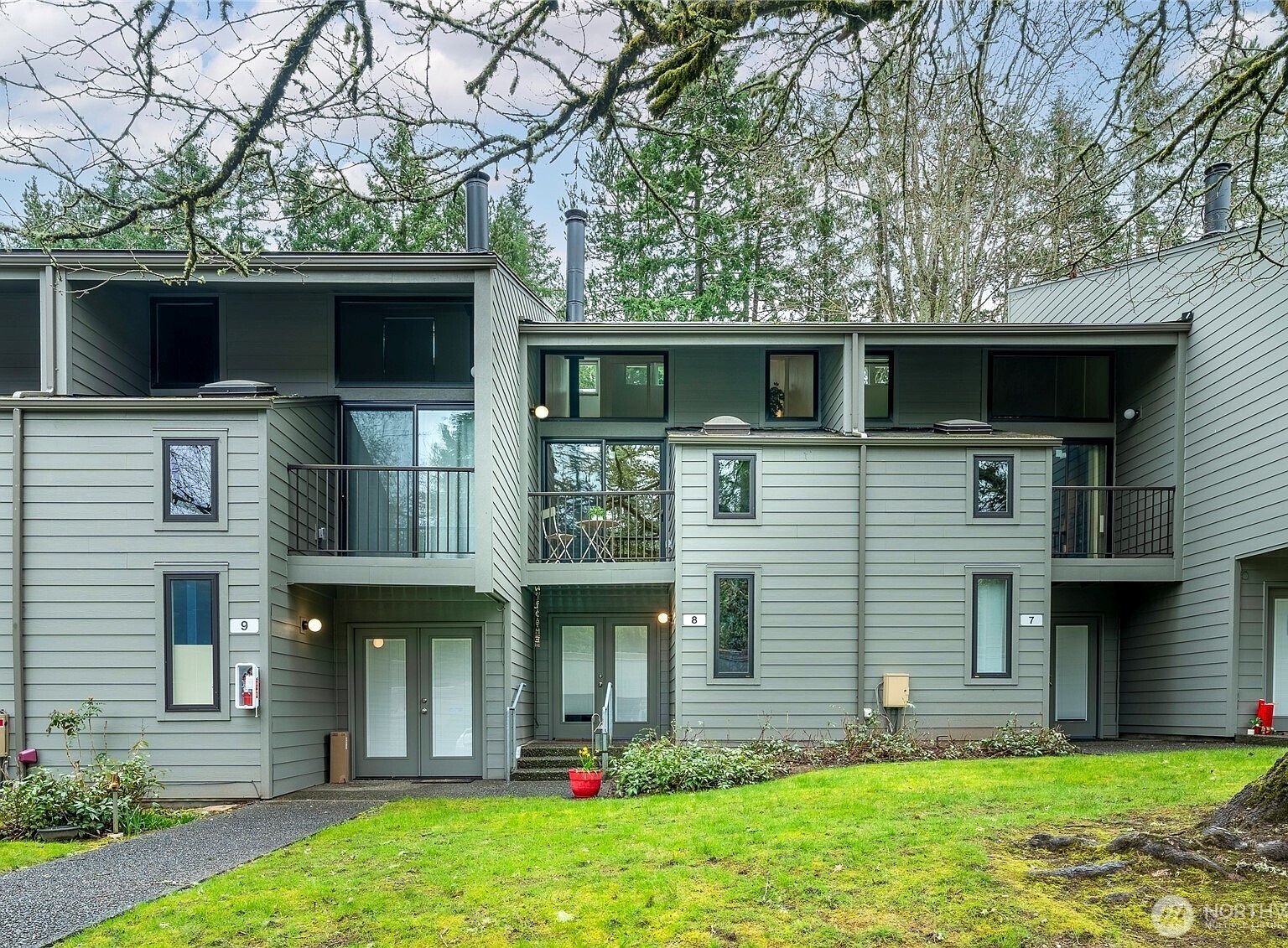 6439 139th Ave NE APT 25 Redmond, WA 98052 - Thumbnail 2