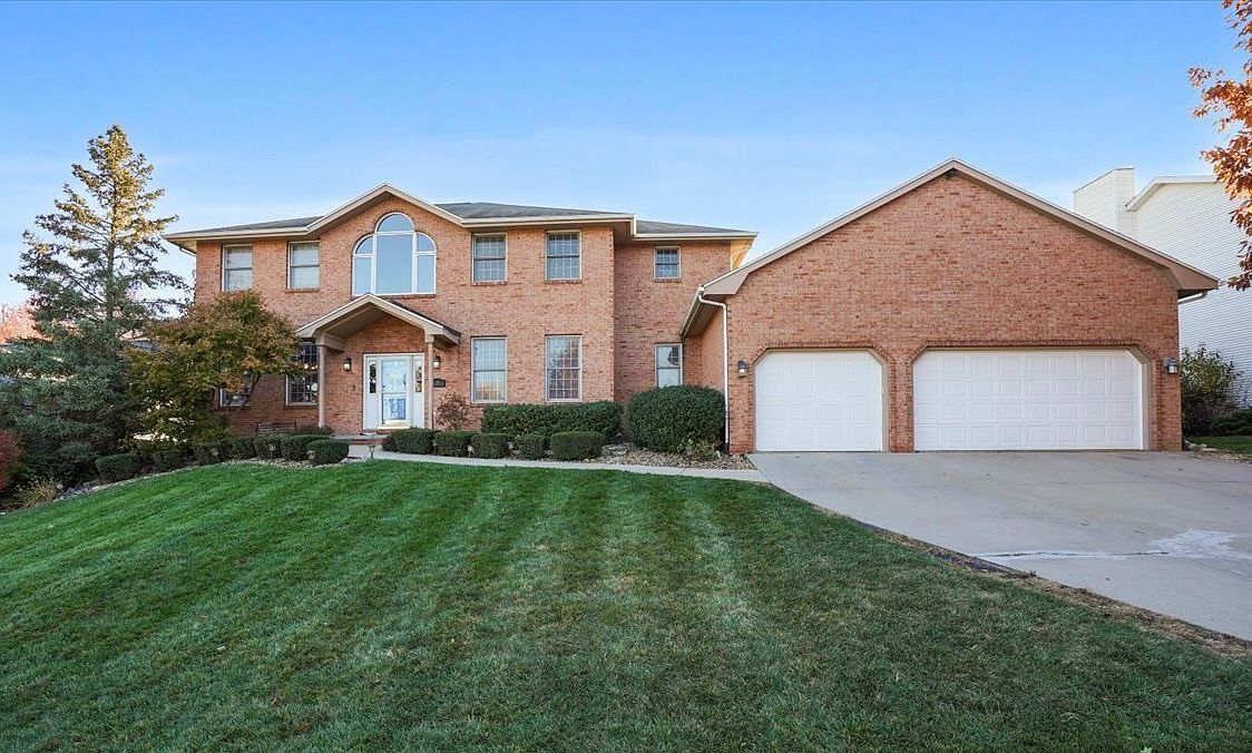 8 Stetson Dr Bloomington, IL 61701 - Thumbnail 2