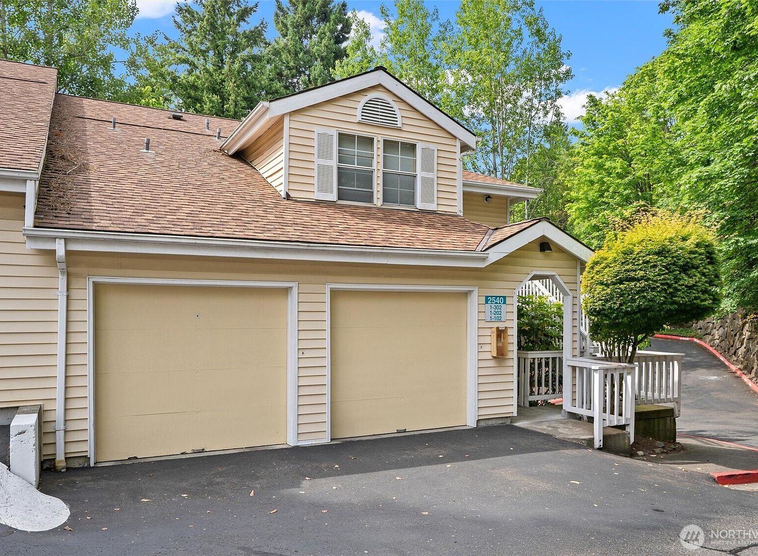 2540 118th Ave SE APT 202 Bellevue, WA 98005 - Thumbnail 2