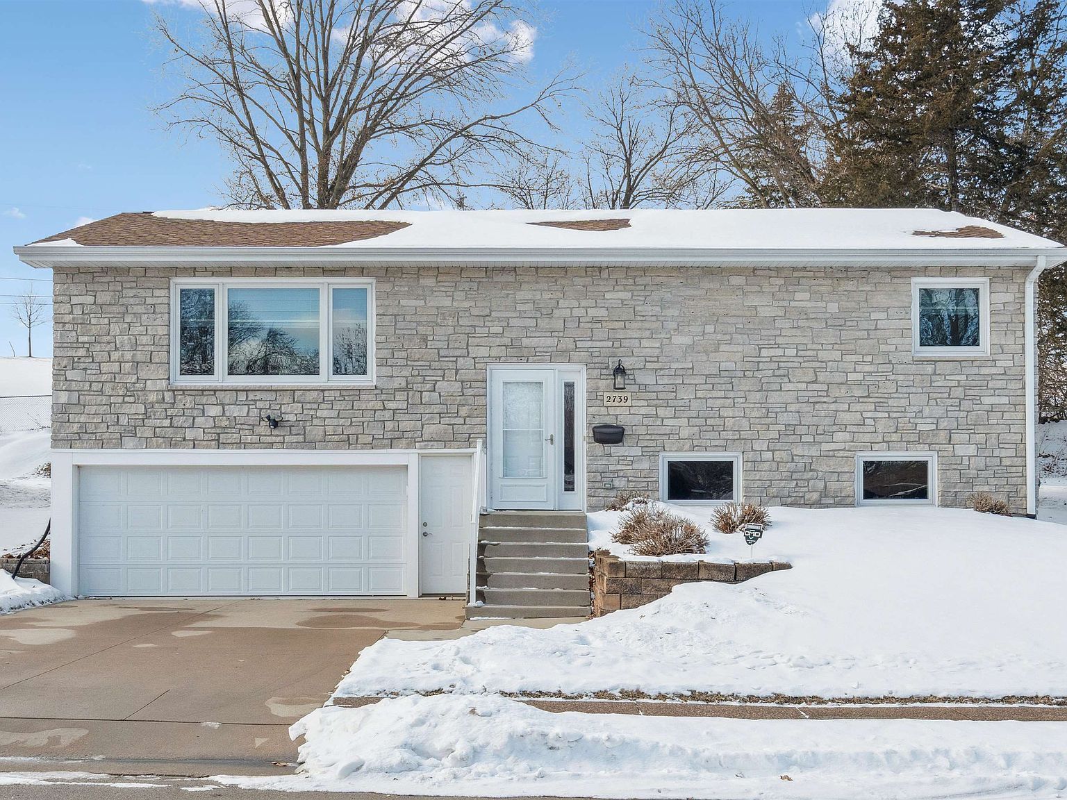 2739 Balboa Dr Dubuque, IA 52001 - Thumbnail 2