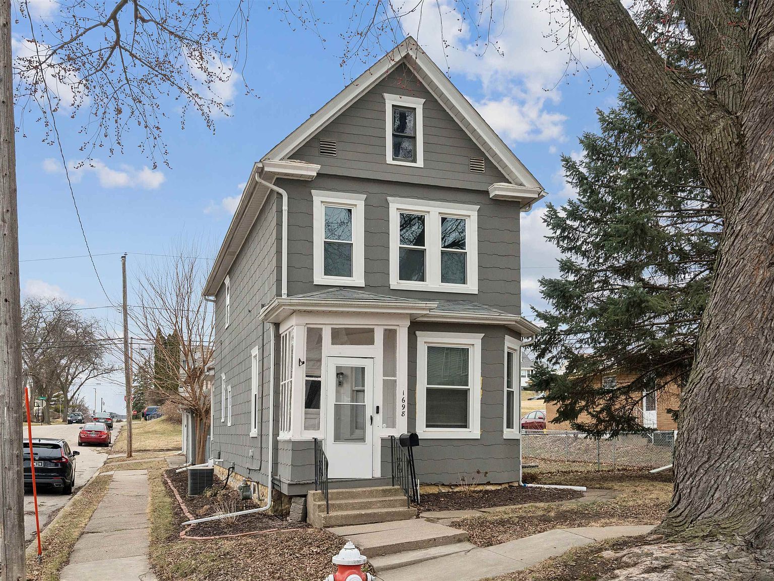 1698 N Algona St Dubuque, IA 52001  | Single Family