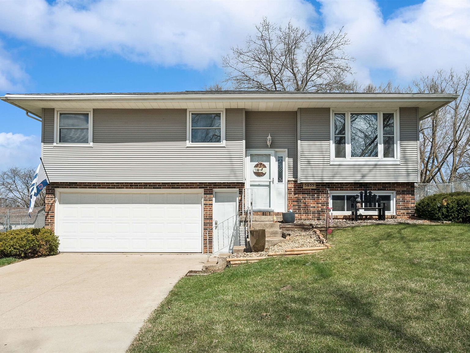 5655 Sun Valley Dr Dubuque, IA 52002  | Single Family