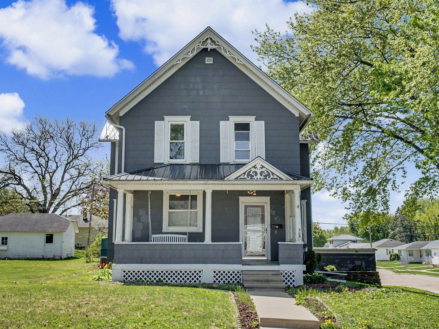 303 5th Ave SE Dyersville, IA 52040, 52040