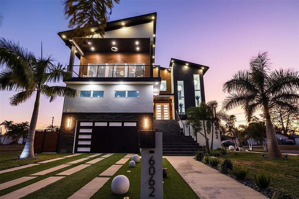 6062 Bayou Grande Blvd NE Saint Petersburg, FL 33703 - Thumbnail 2