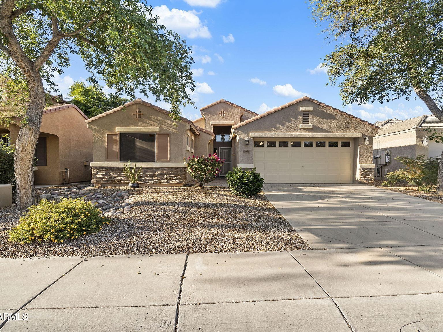 2934 E Quiet Hollow Ln Phoenix, AZ 85024 - Thumbnail 2