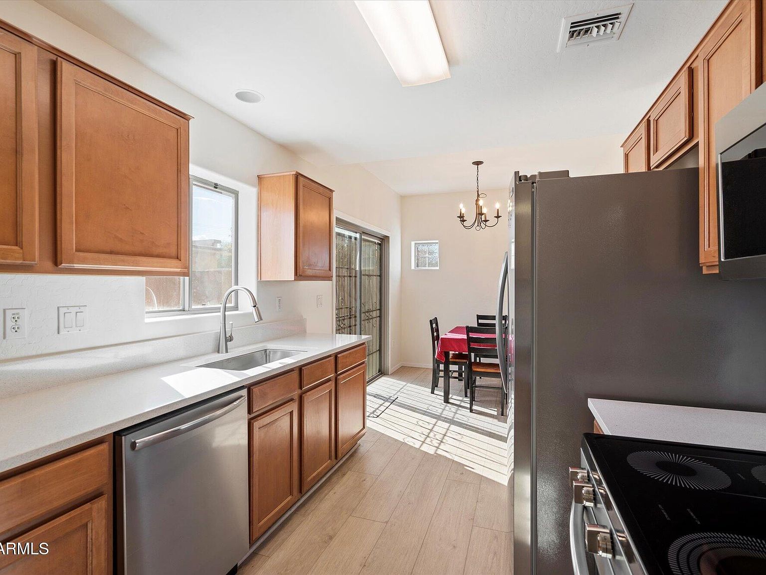 3703 E Mitchell Dr Phoenix, AZ 85018 - Thumbnail 2