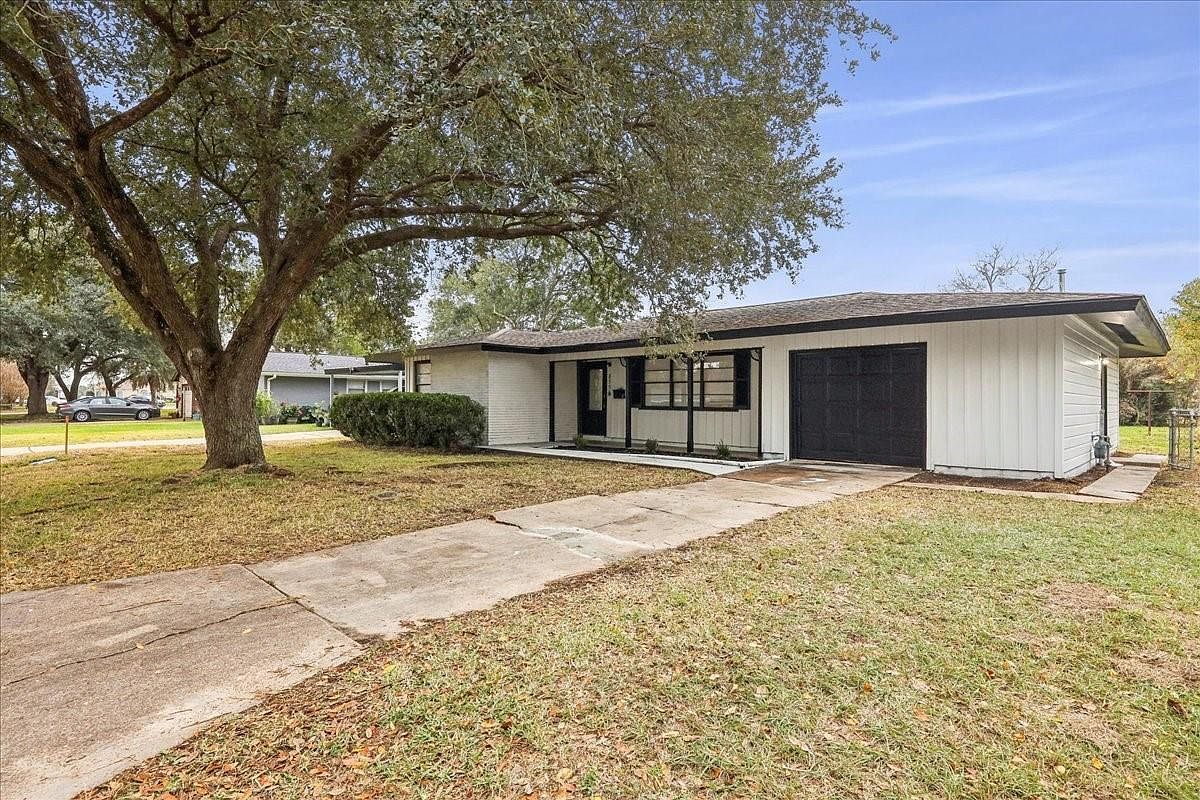 855 Carolina Dr Bridge City, TX 77611 - Thumbnail 2