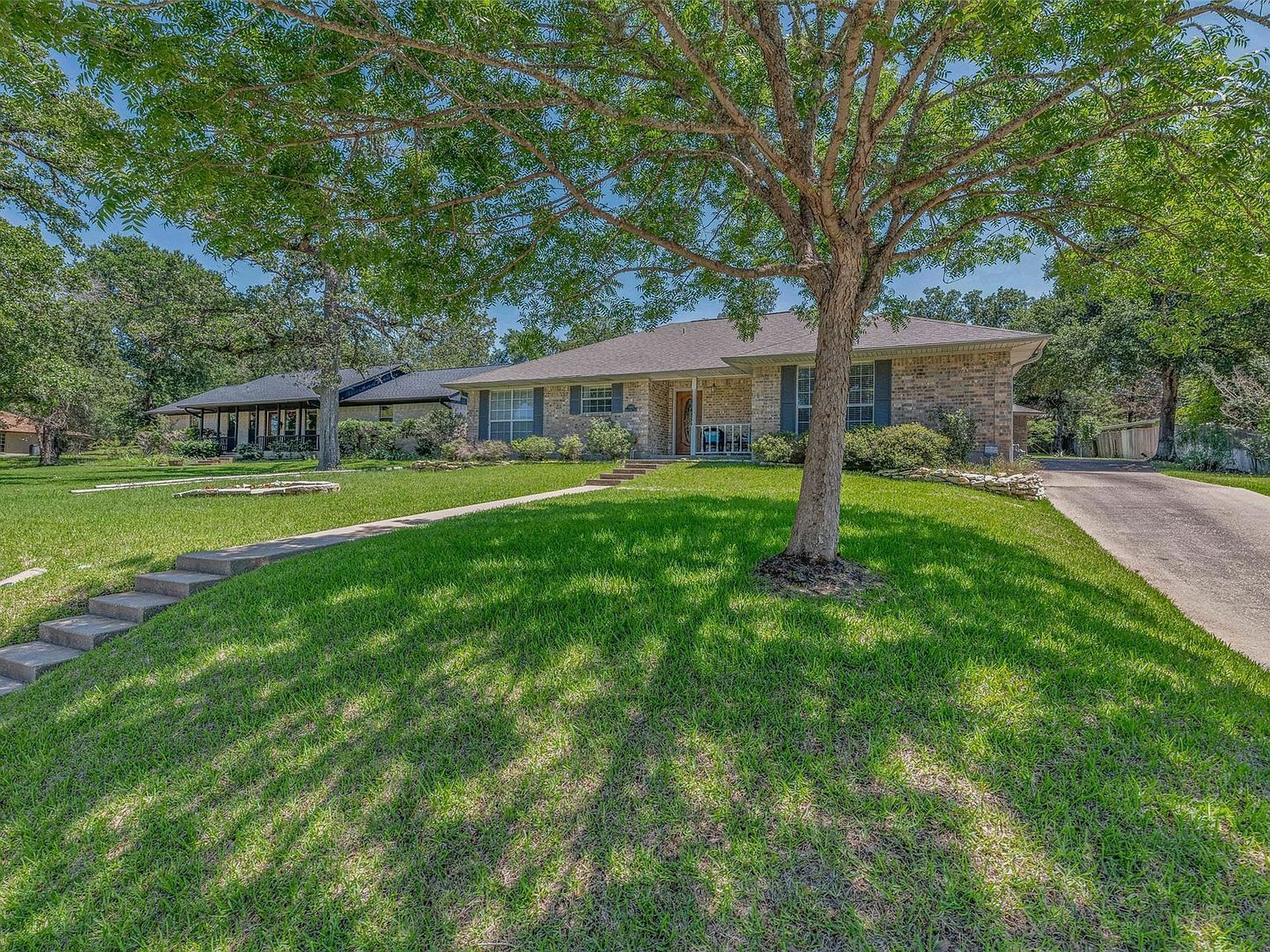 3002 Hummingbird Cir Bryan, TX 77807 - Thumbnail 2