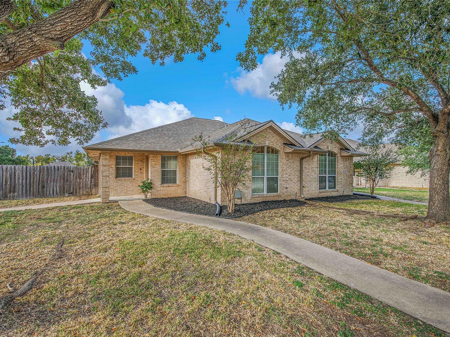 901 Crepe Myrtle St College Station, TX 77845 - Thumbnail 2