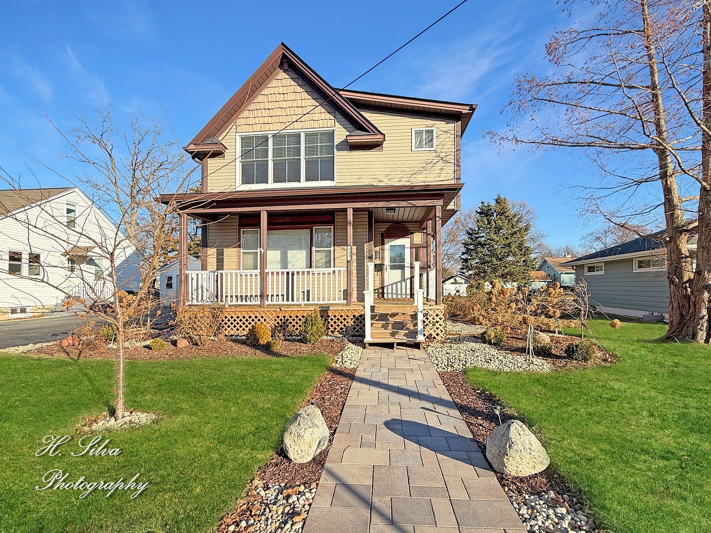 133 S Walkup Ave Crystal Lake, IL 60014 - Thumbnail 2