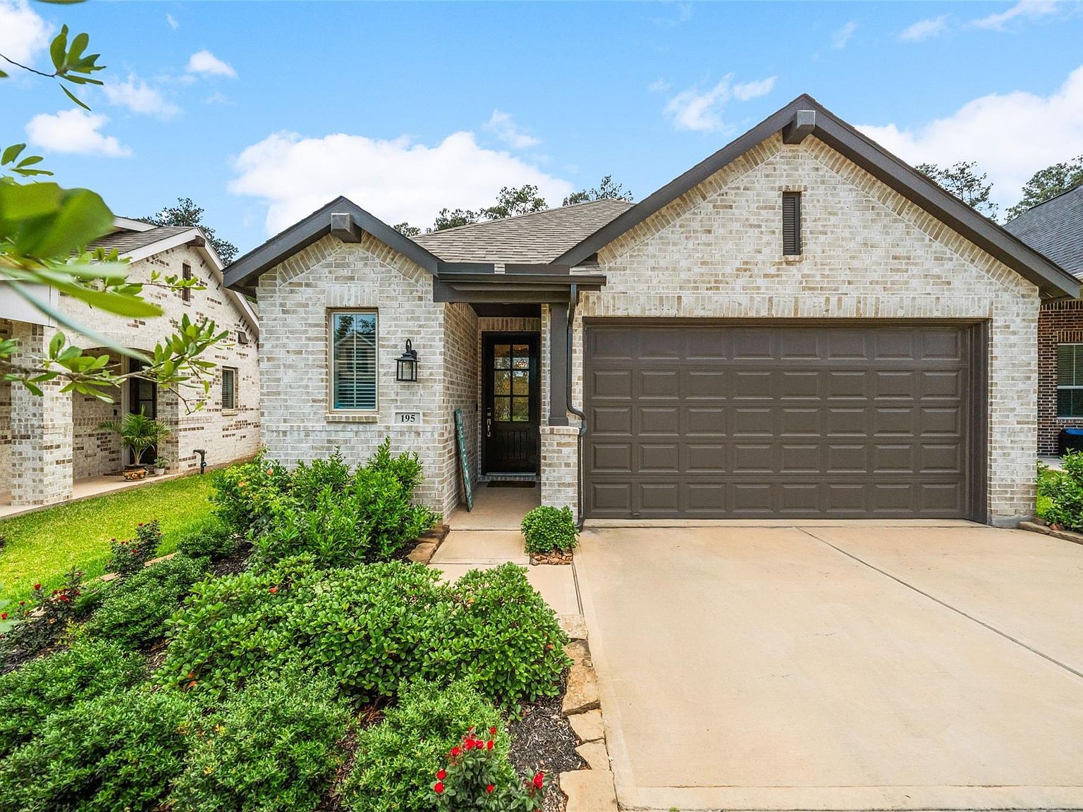 195 Lukewood Cir Willis, TX 77318 - Thumbnail 2
