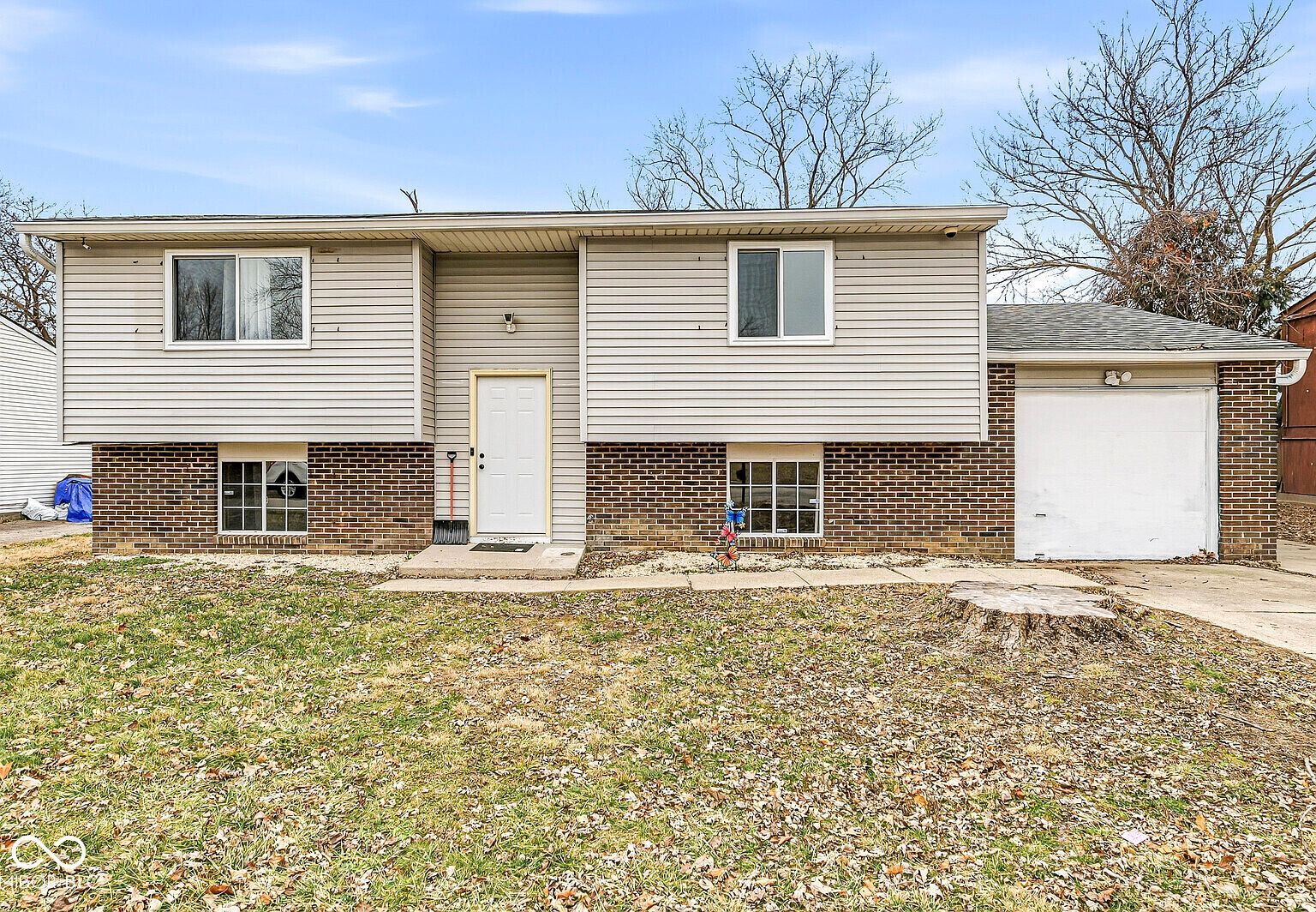 6349 Granner Dr Indianapolis, IN 46221 - Thumbnail 2