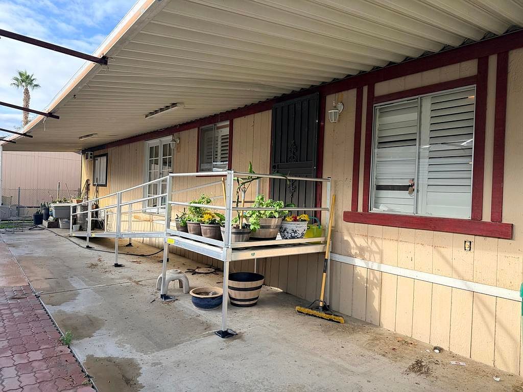 43532 Clinton St SPACE 305 Indio, CA 92201 - Thumbnail 2