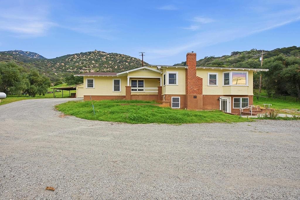 3161 Shue Pl Escondido, CA 92027 - Thumbnail 2