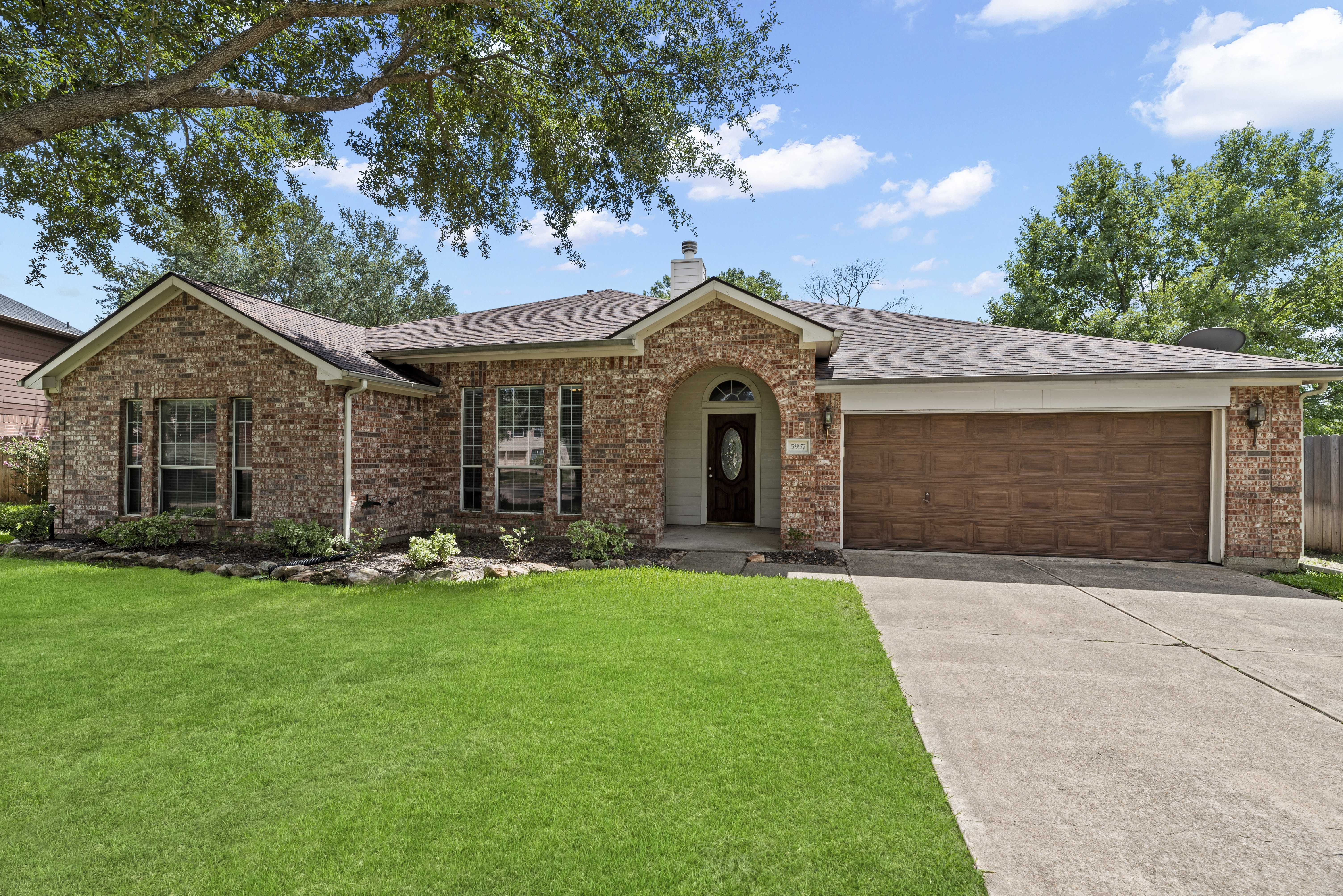 5937 Whispering Lakes Drive, Katy, TX, USA, 77493 - Thumbnail 2