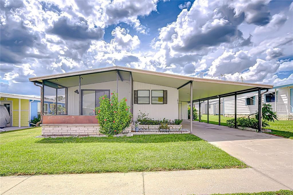 3931 Chris Dr Zephyrhills, FL 33543 - Thumbnail 2