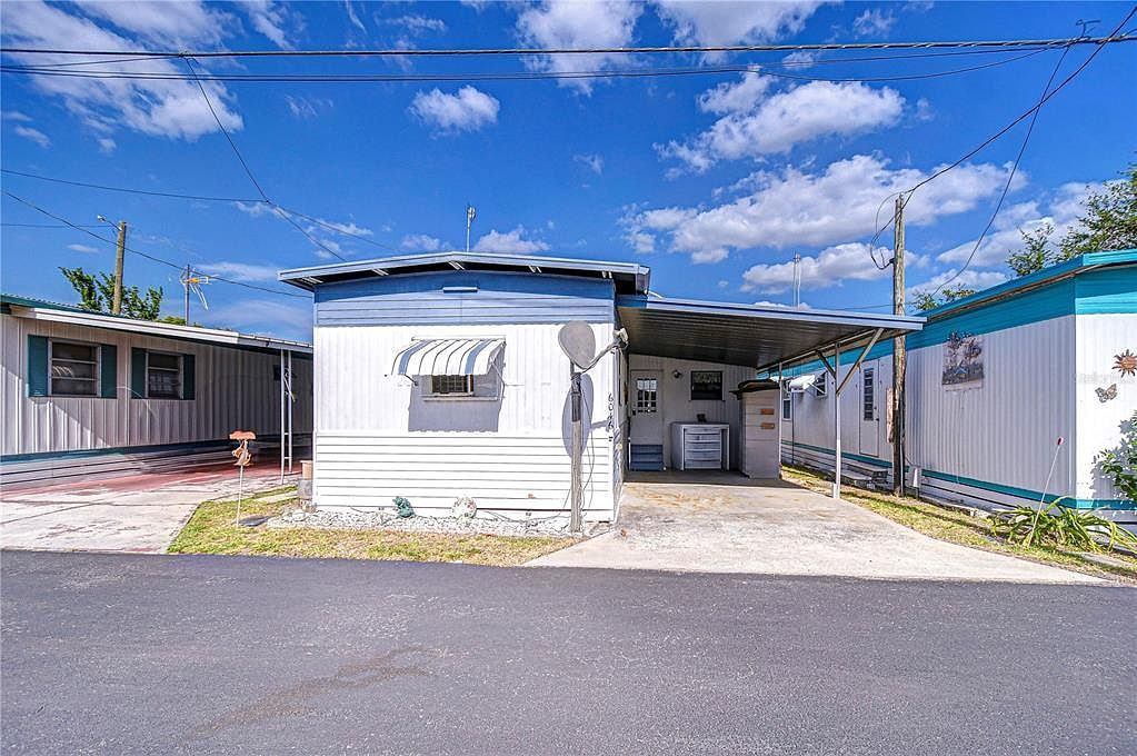 6046 Harriet St Zephyrhills, FL 33542 - Thumbnail 2