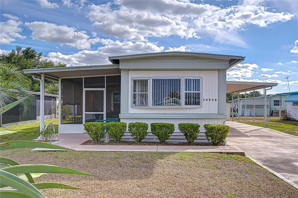 39612 Sterling Dr Zephyrhills, FL 33542 - Thumbnail 2