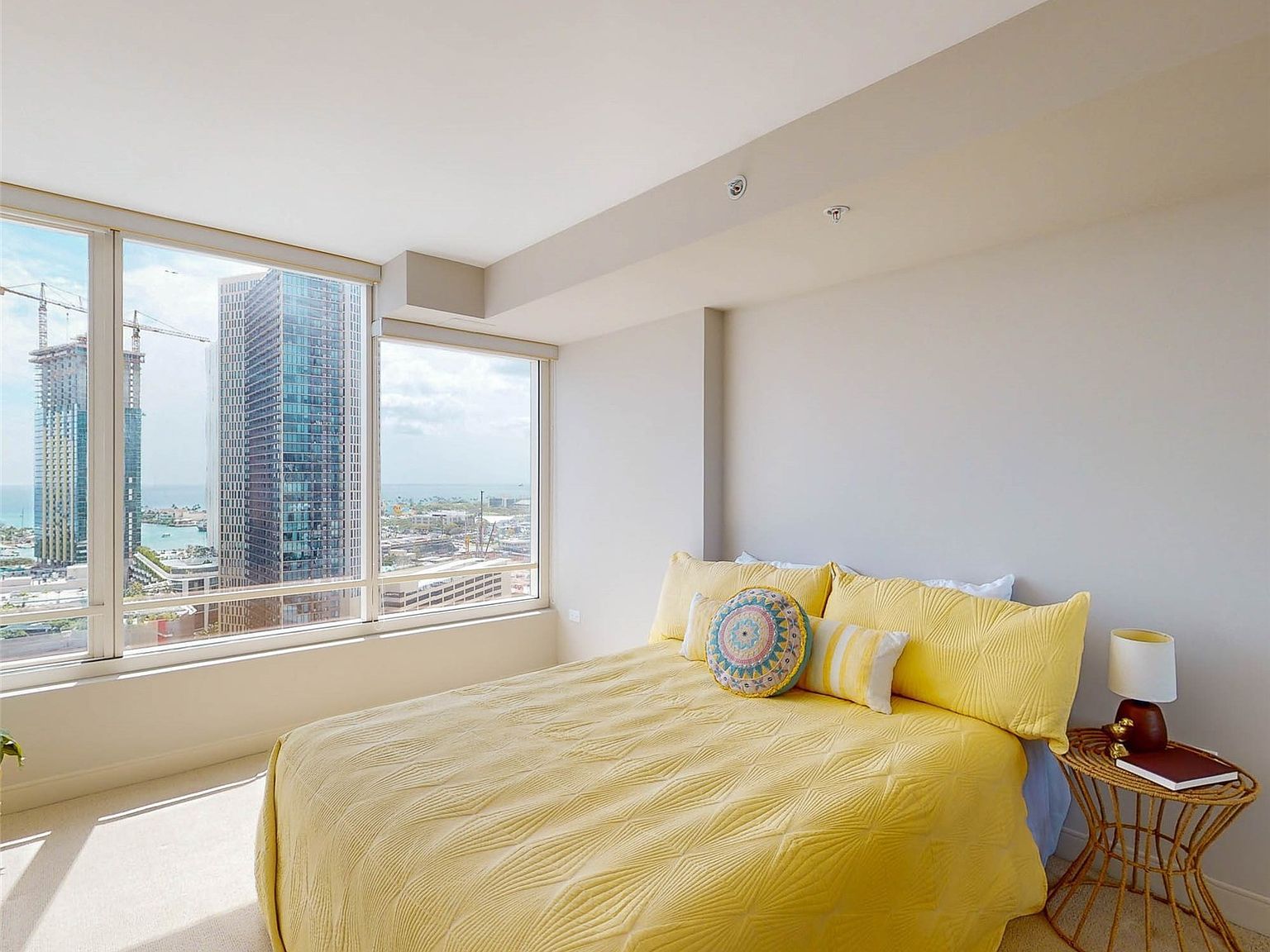 1009 Kapiolani Blvd APT 2404 Honolulu, HI 96814 - Thumbnail 2