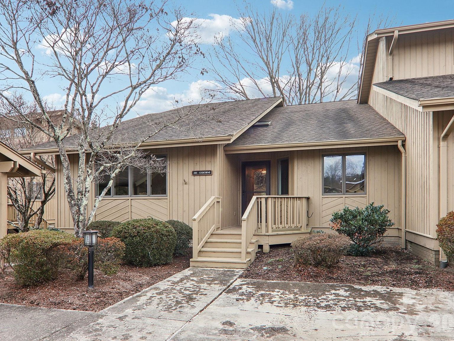 205 Wild Oak Ln Hendersonville, NC 28791 - Thumbnail 2