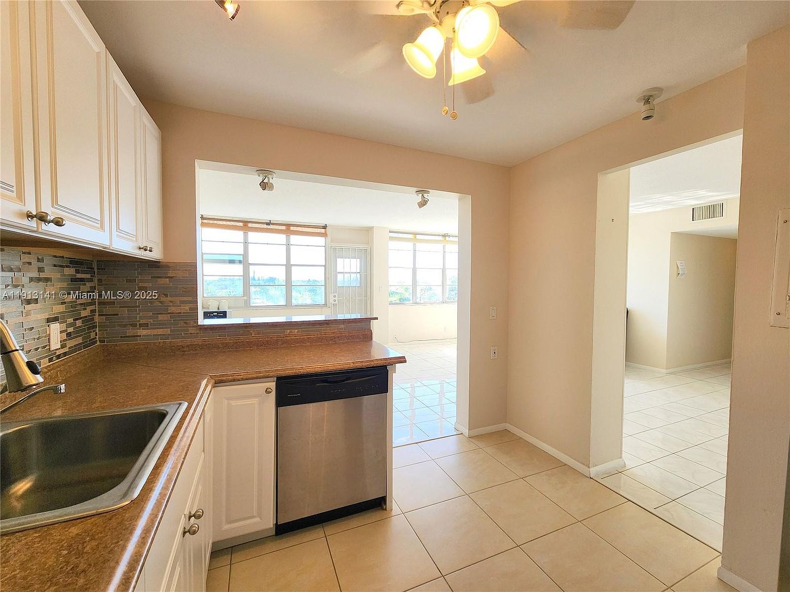 2025 NE 164th St APT 503 North Miami Beach, FL 33162 - Thumbnail 2