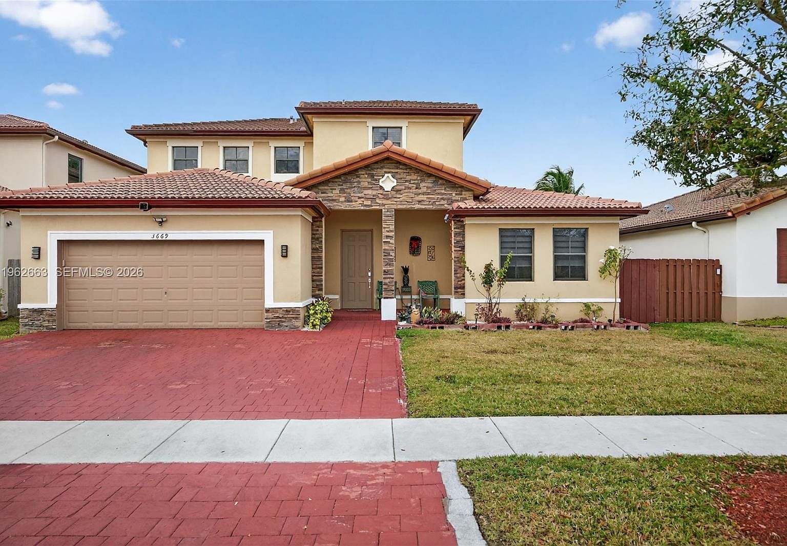 3669 SE 2nd Ct Homestead, FL 33033 - Thumbnail 2