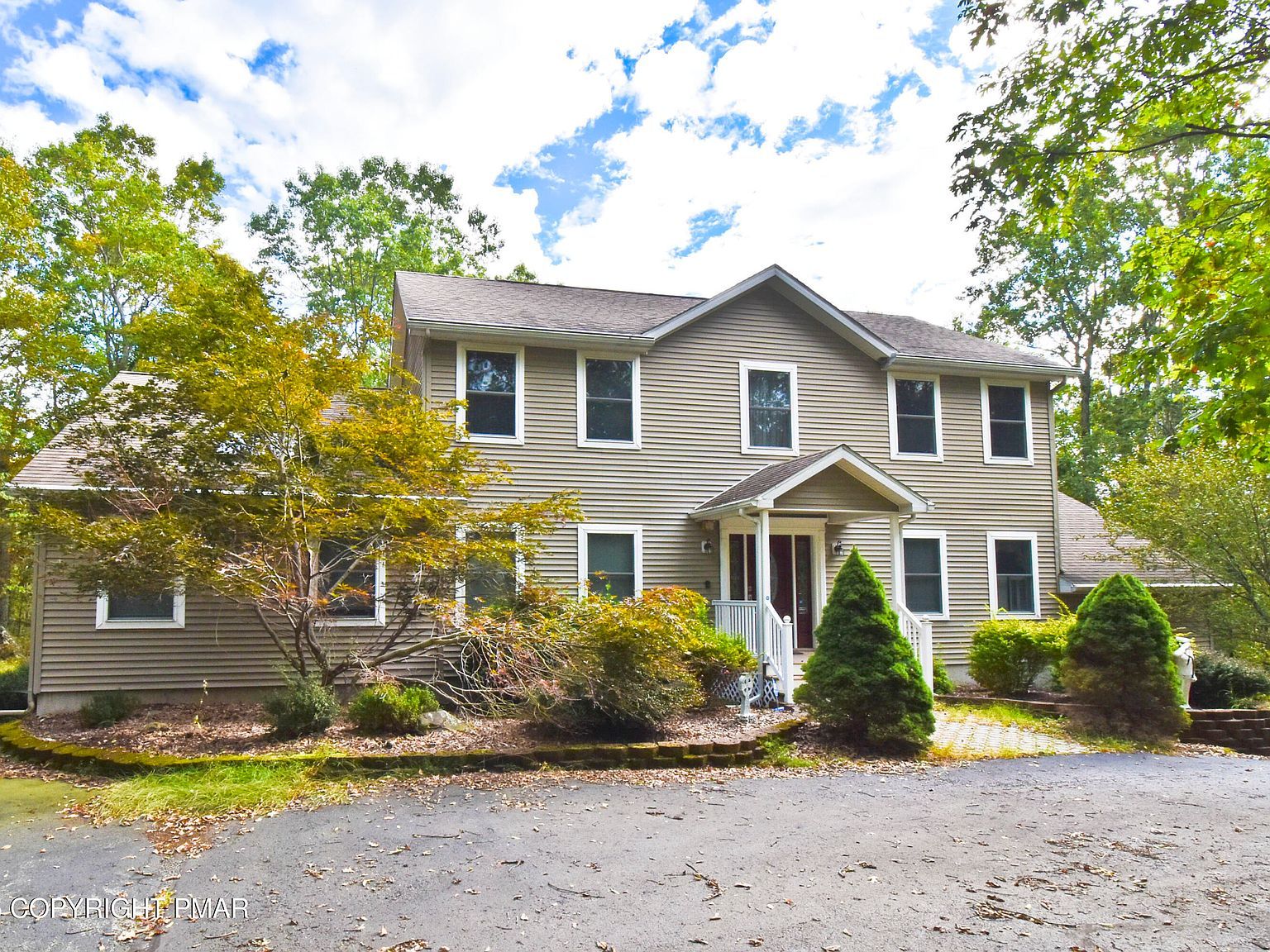 1058 Dewberry Dr Hawley, PA 18428 - Thumbnail 2