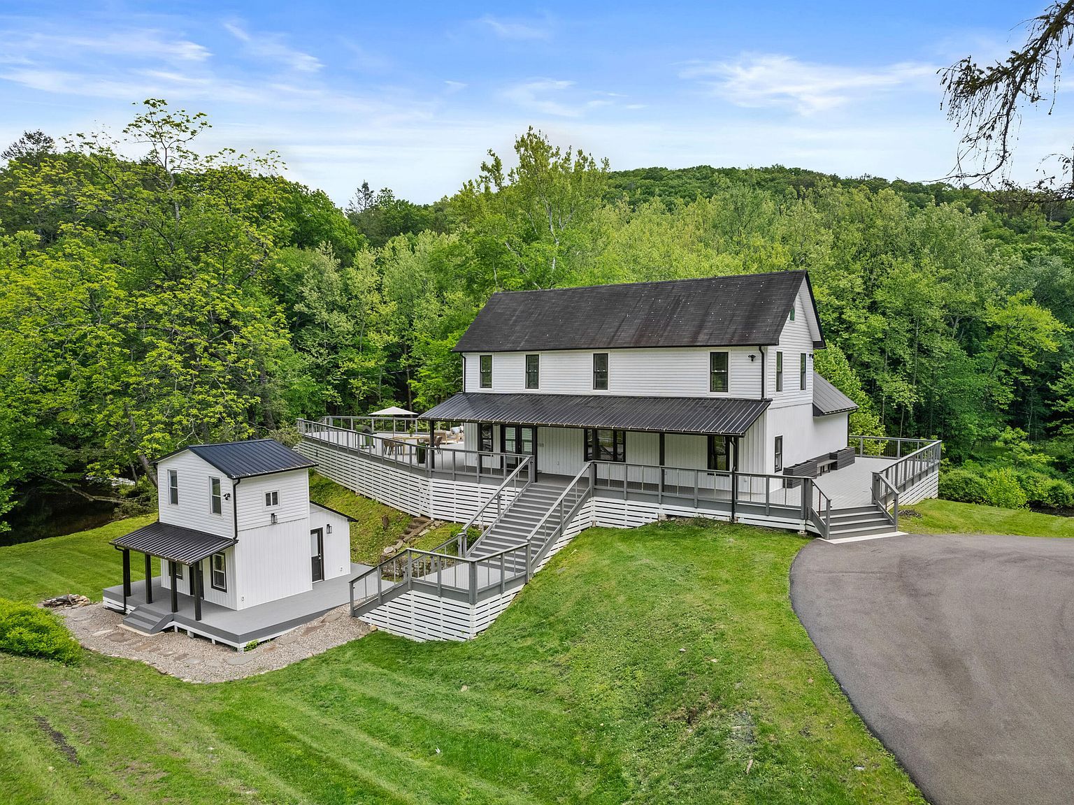 1104 Buttermilk Falls Rd East Stroudsburg, PA 18301 - Thumbnail 2