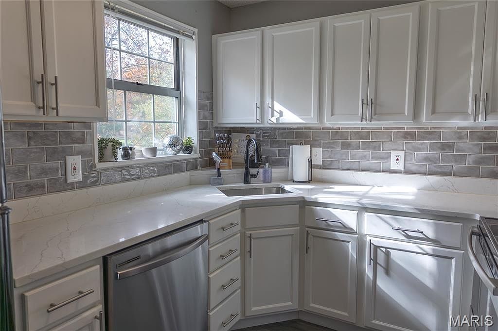 9206 Eager Rd Saint Louis, MO 63144 - Thumbnail 2