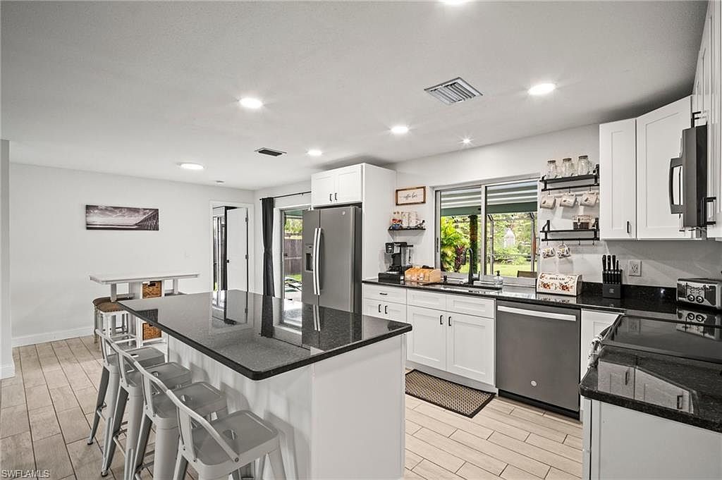 2001 Bahama Ave Fort Myers, FL 33905 - Thumbnail 2