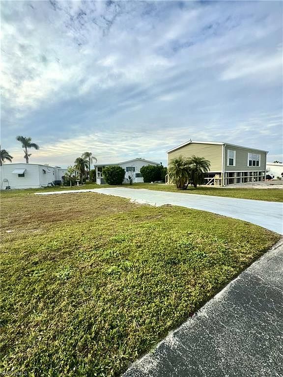 386 Tricia Ln Fort Myers, FL 33908 - Thumbnail 2