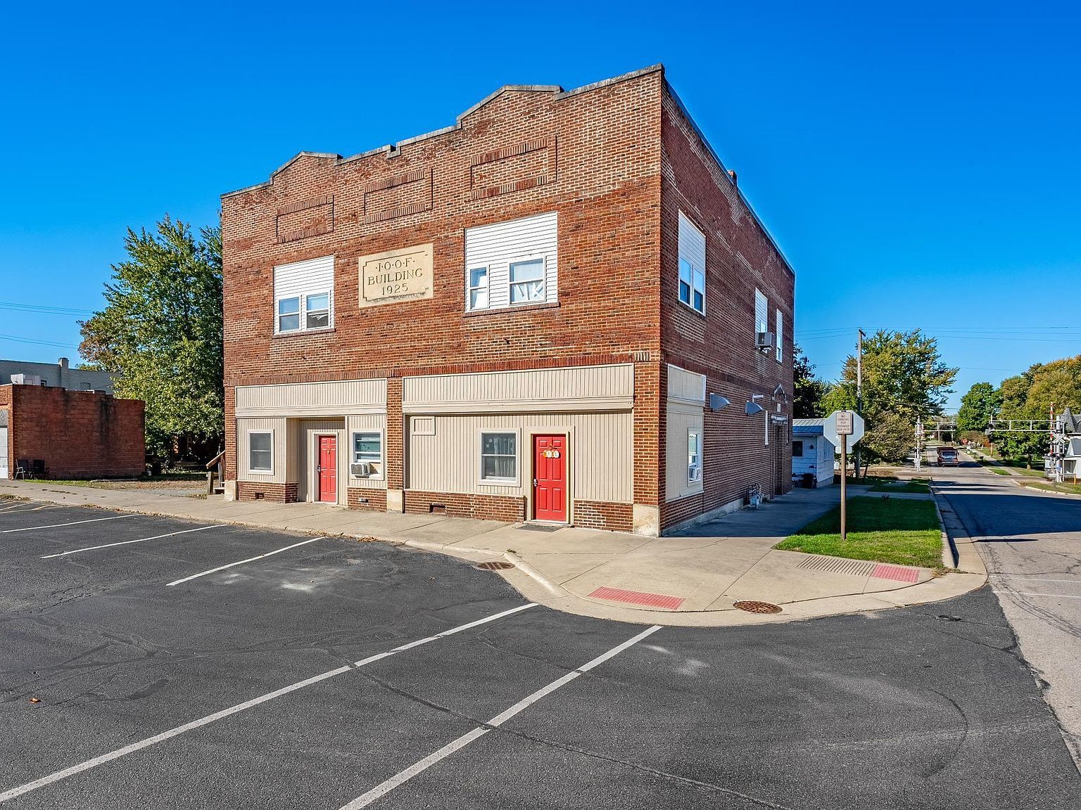 102 S Main St Claypool, IN 46510 - Thumbnail 2