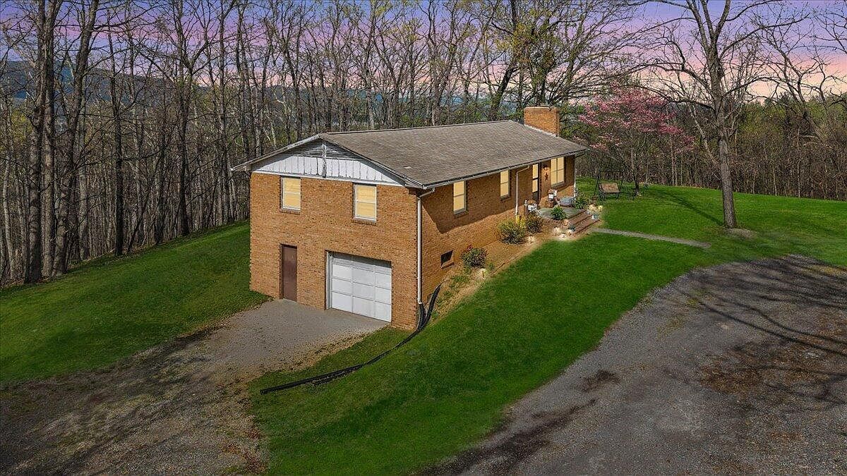 1450 Blackwood Dr Salem, VA 24153  | Single Family