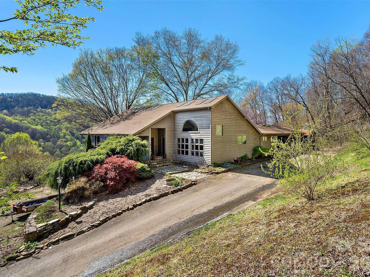 311 Pisgah Mine Rd Burnsville, NC 28714 - Thumbnail 2