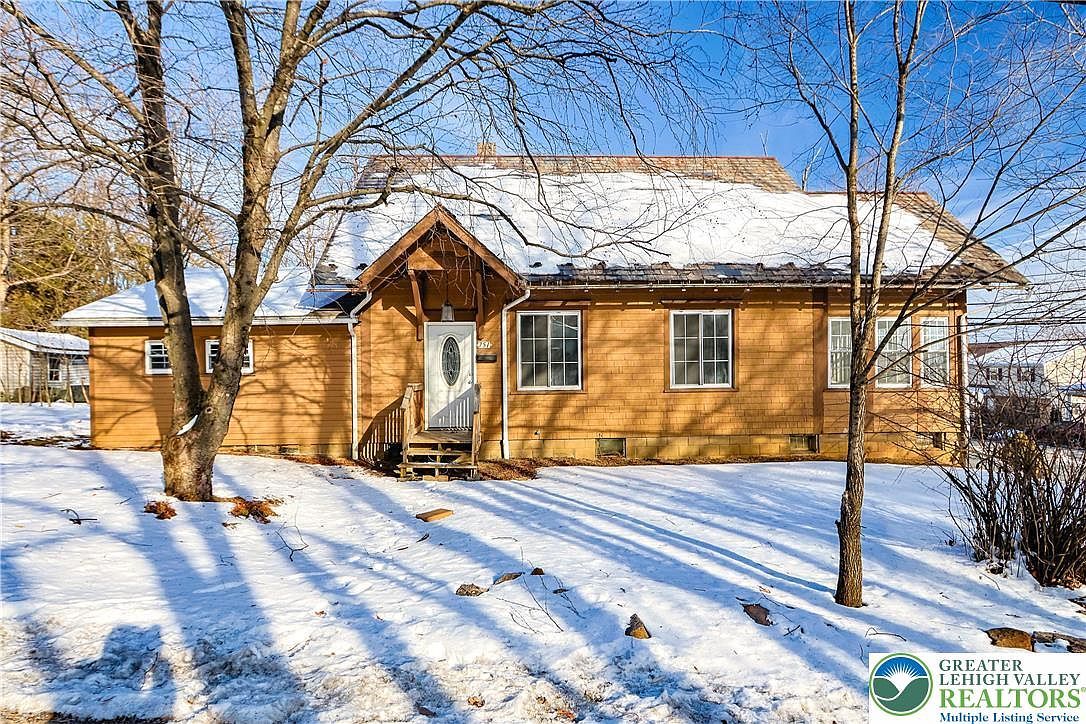 751 W Pennsylvania Ave Pen Argyl, PA 18072 - Thumbnail 2